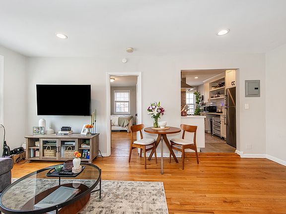 5th image of 376 Claremont Ave #9A