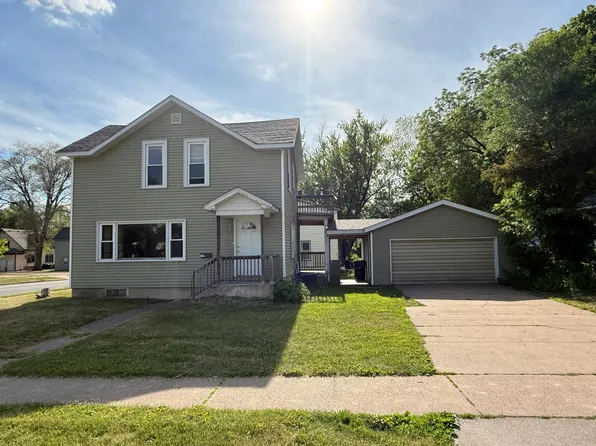 1219 8th St E, Menomonie, WI 54751