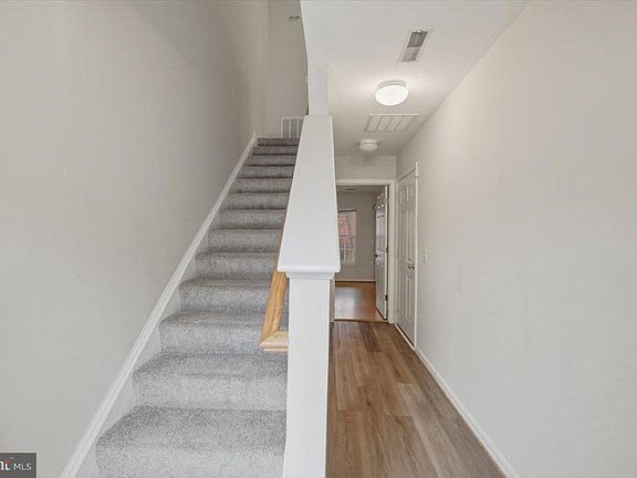 4th image of 23142 Blackthorn Sq