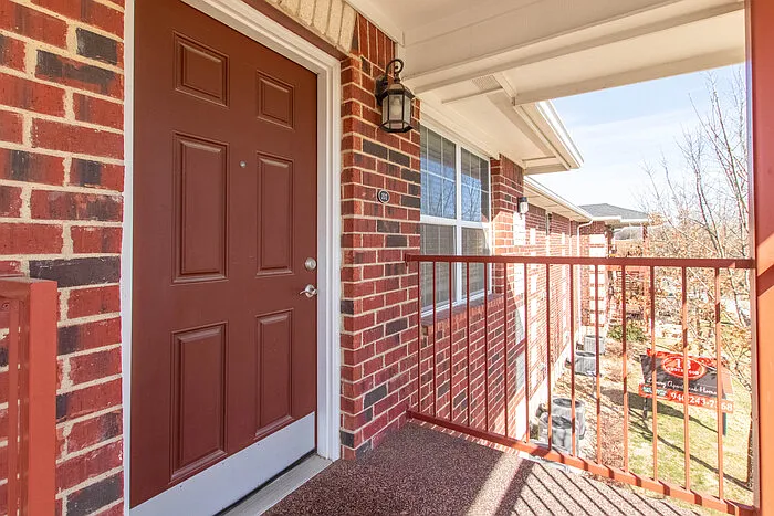 1 bed, 1.0 bath, 615 sqft, $995 — Photo 2