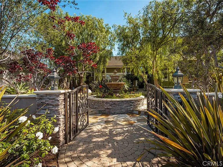2281 Orchard Dr — Photo 3