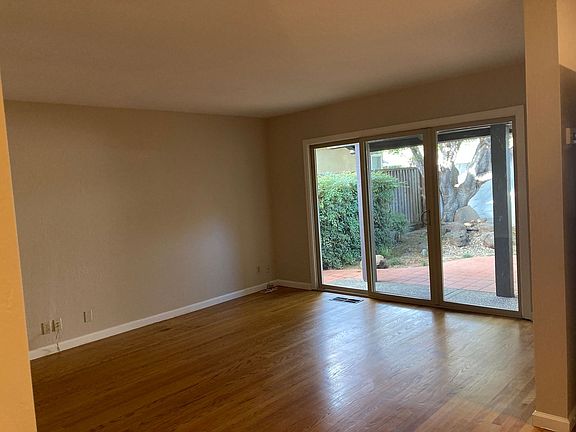5th image of 1960 Harris Ave #1