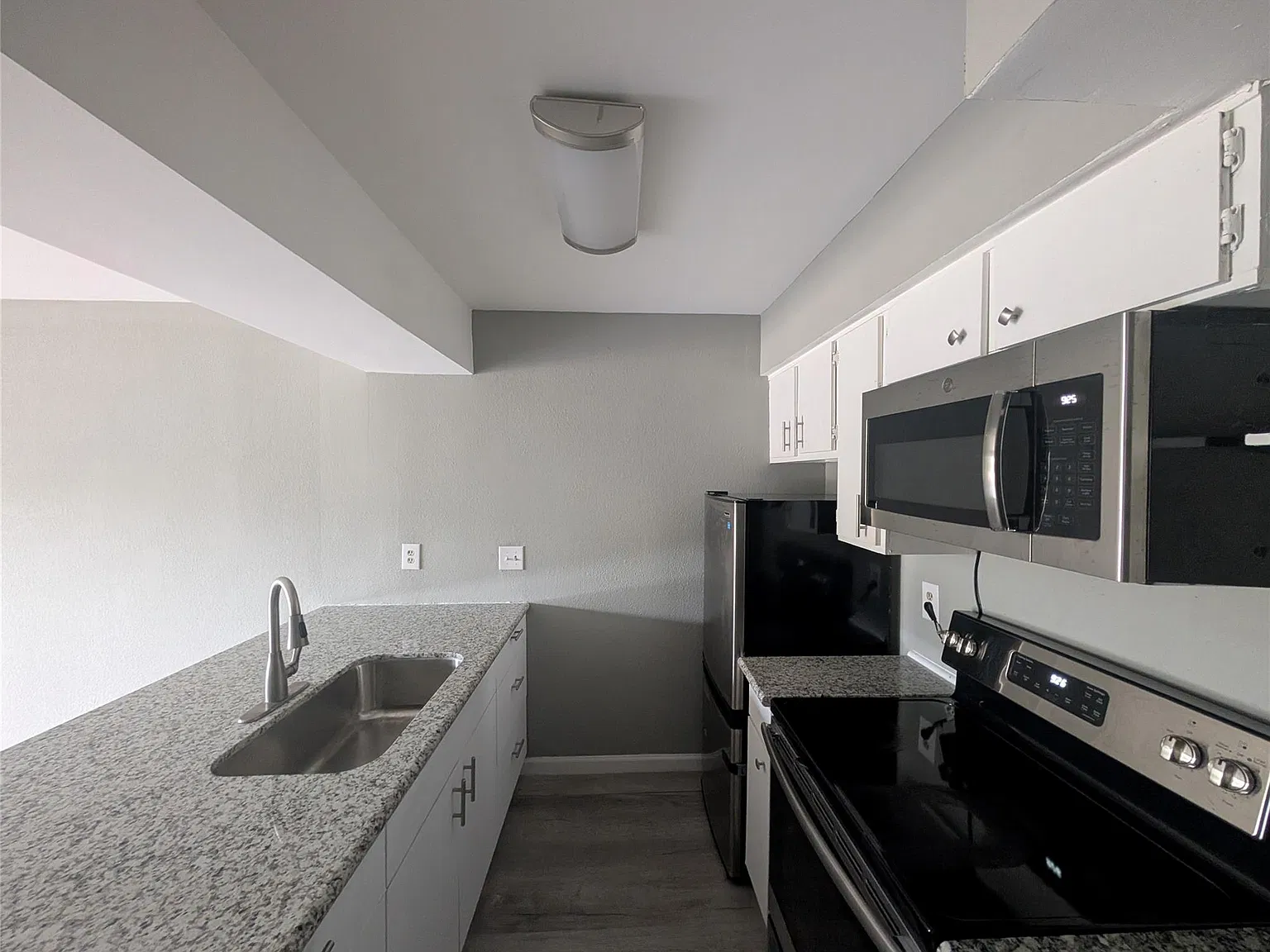 1 bed, 1.0 bath, 713 sqft, $1,100 — Photo 2