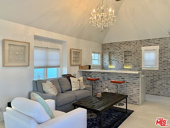 4th image of 44 Sunset Ave #1/2