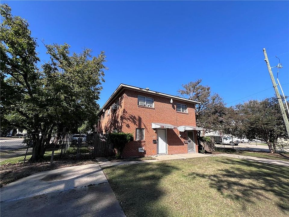 1st image of 944 Geranium St
