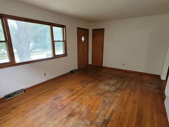 5th image of 2212 Lincoln Ave