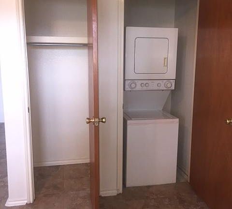 3rd image of 1010 Lexington Cir