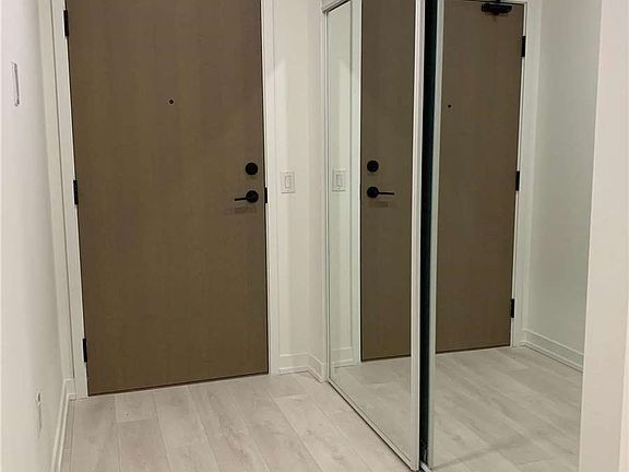4th image of 225 Sumach St #912
