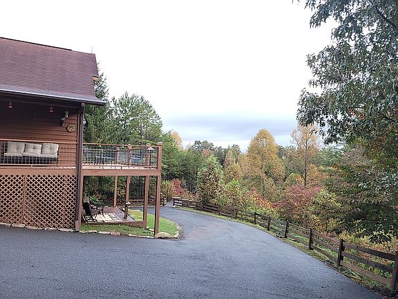 3rd image of 178 Mystic Mountain Dr