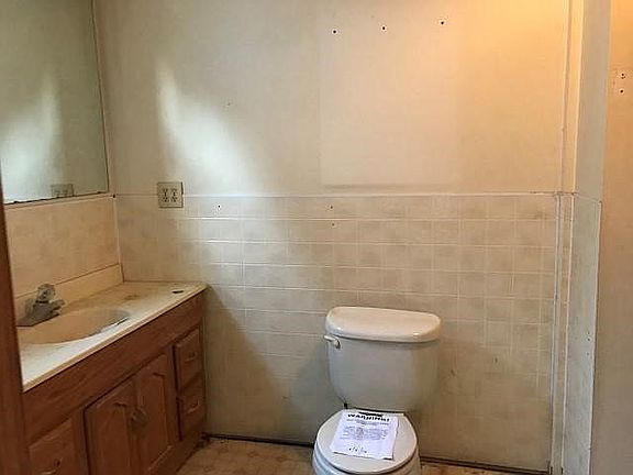 5th image of 2715 S 18th St