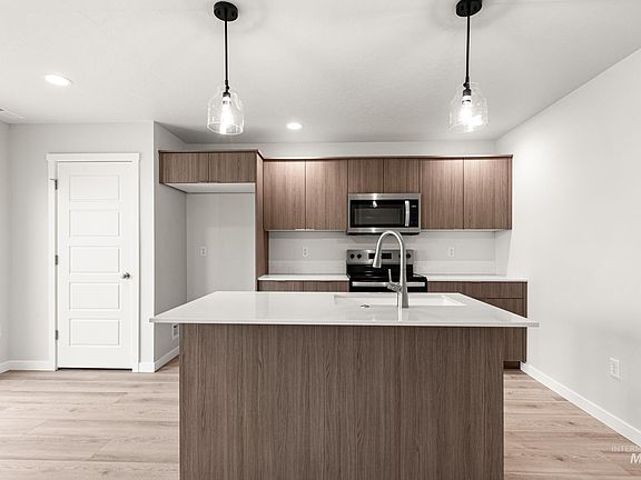 3rd image of 10824 Rutland St