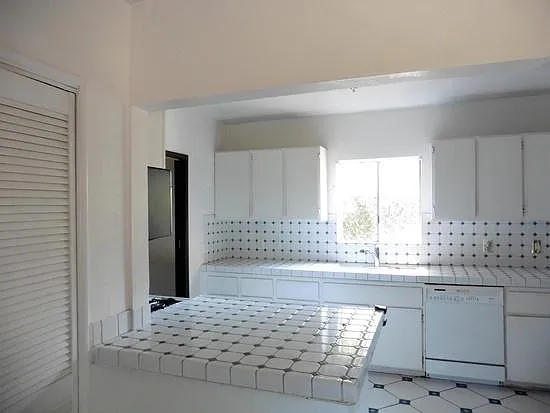 5723 Stansbury Ave — Photo 11