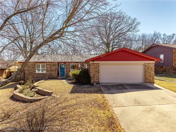 1410 Lovers Ln, Van Buren, AR 72956