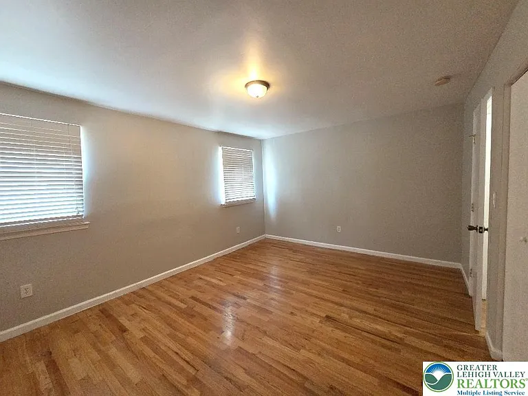 1747 Schoenersville Rd — Photo 10