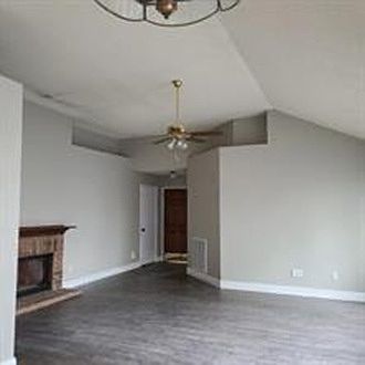 2nd image of 816 Wyndham Pl