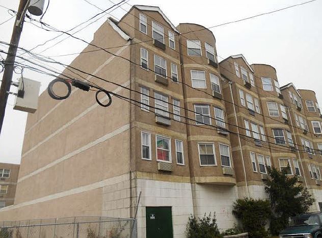 2nd image of 54 Polk St APT I1