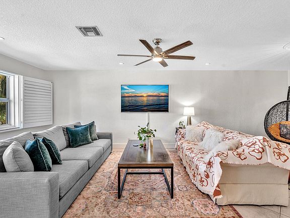 5th image of 3416 Sherwood Boulevard