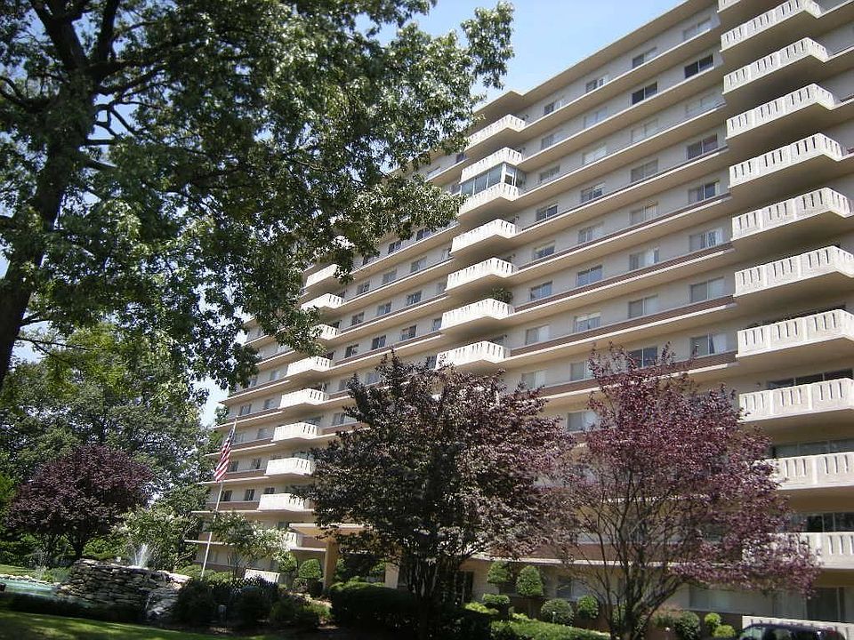 1960 N Parkway