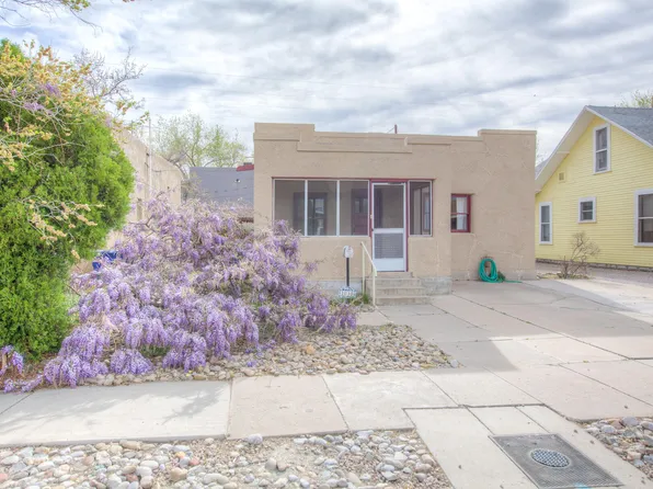 1030 Forrester St NW, Albuquerque, NM 87102