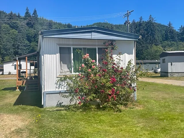 3 bed, 1.5 bath, 840 sqft, $950 — Photo 3