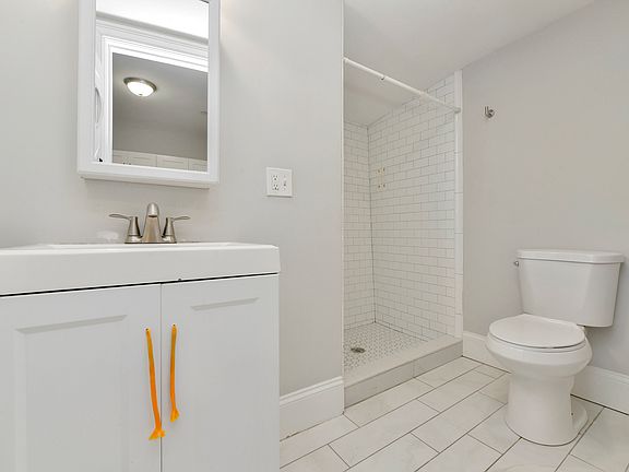3rd image of 155 Chelsea St APT 1