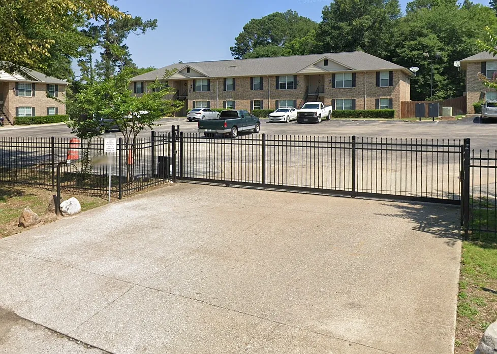 310 E Pine St — Photo 4