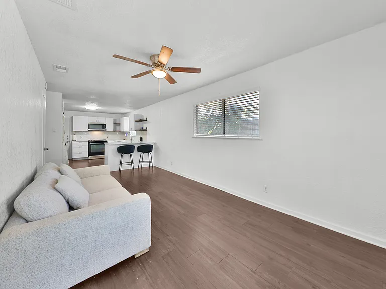 144 Alicia Ave — Photo 5