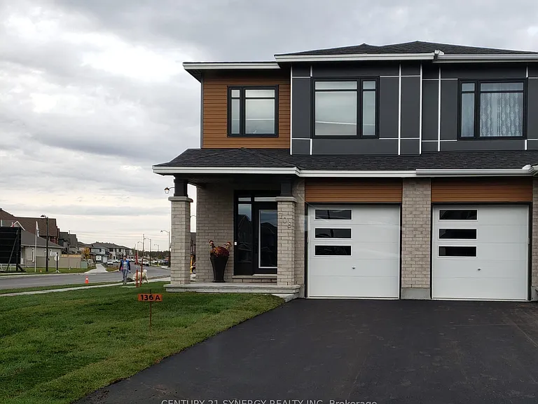 708 SE Taliesin Cres — Photo 1
