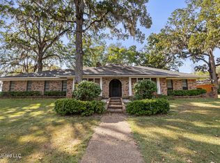 423 Trailwood Dr, Clinton, MS 39056