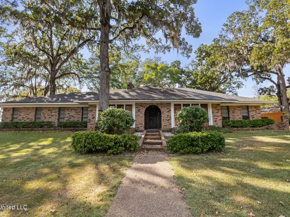 423 Trailwood Dr, Clinton, MS 39056