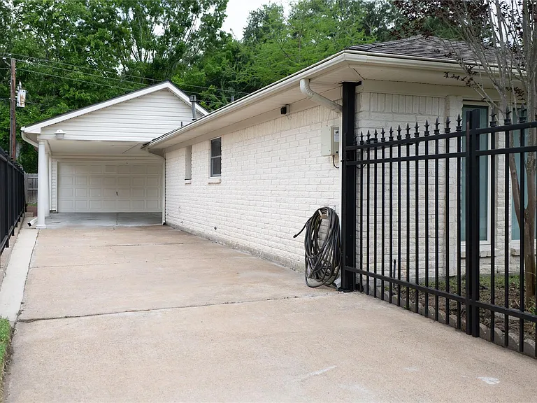 7546 Maple Tree Dr — Photo 41