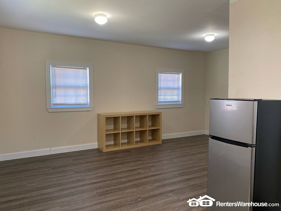 1st image of 1922 Wentworth St #B