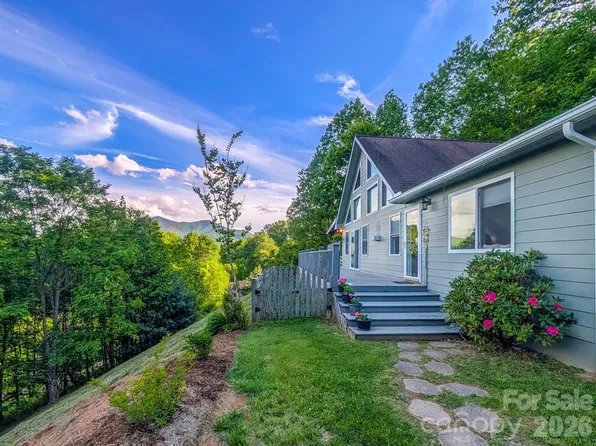 305 Majestic Mountain Dr, Burnsville, NC 28714