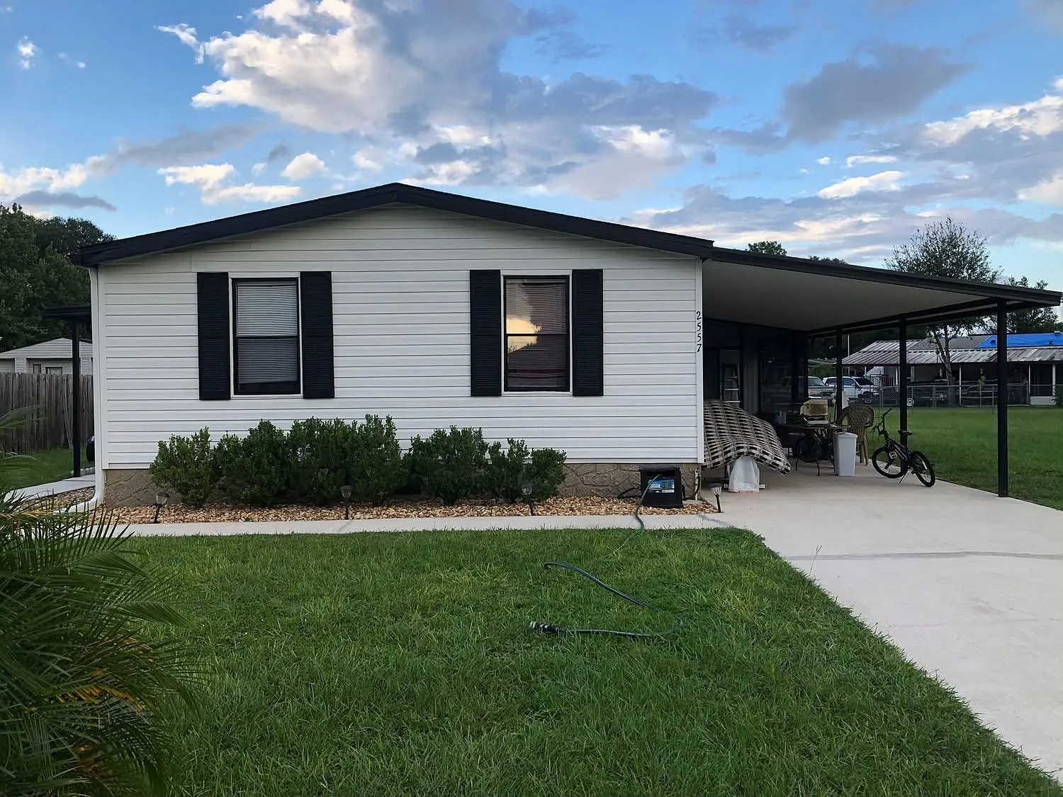 3 bed, 1056 sqft, $1,900 — Photo 1