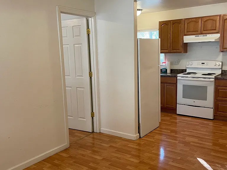 3486 Lakeshore Blvd #5 — Photo 8