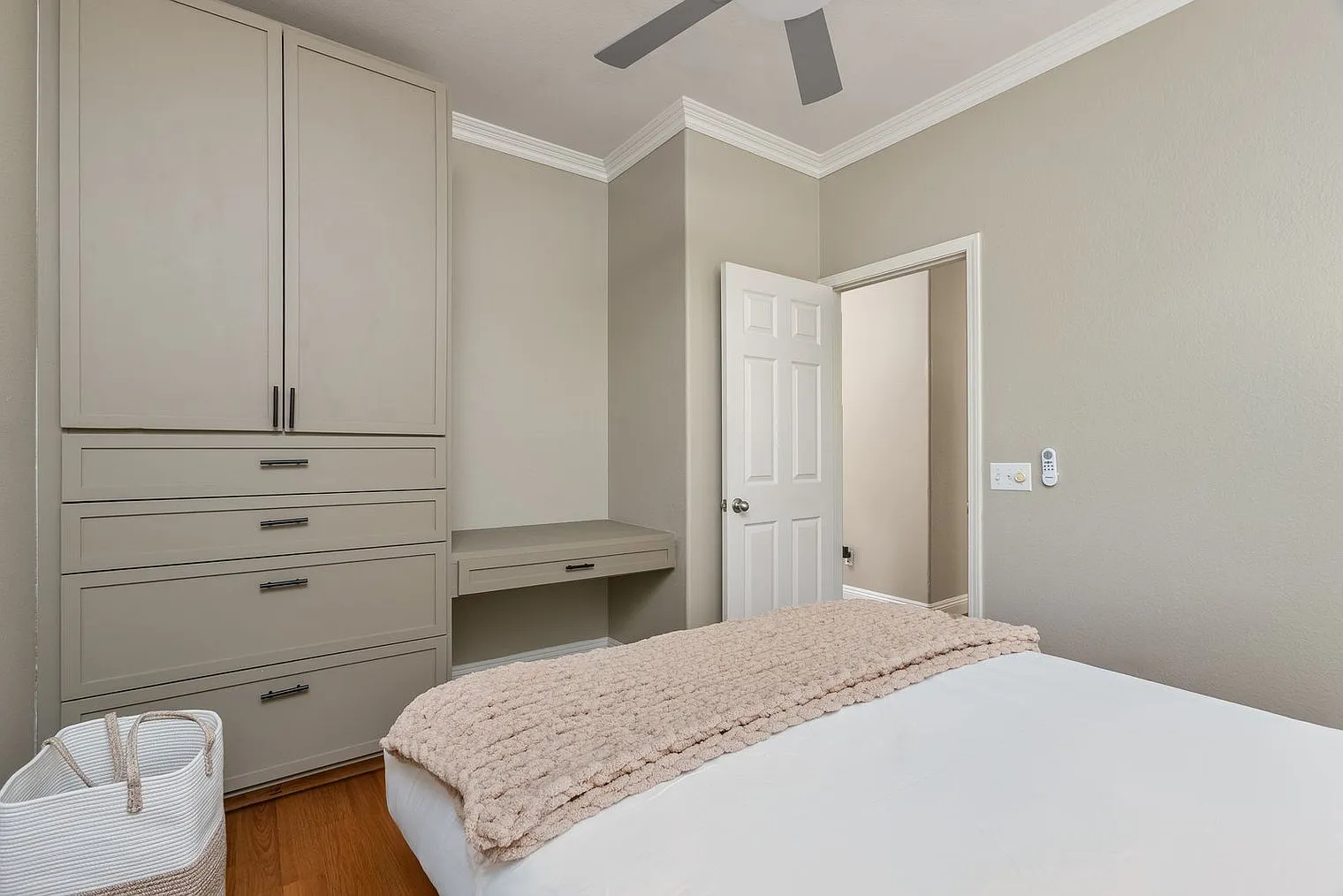 5 bed, 3.0 bath, 2497 sqft, $9,951 — Photo 3