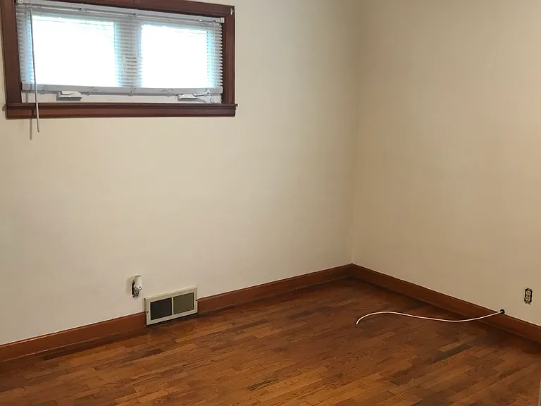 310 E Oliver St — Photo 11