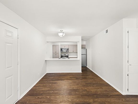 3rd image of 1500 Northwest Blvd APT 413
