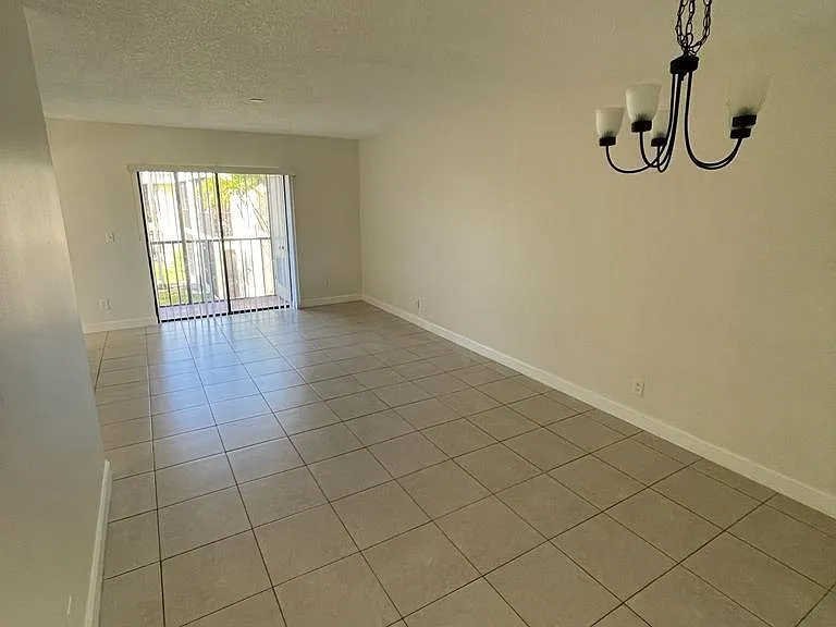 6844 Palmetto Cir S #201 — Photo 13