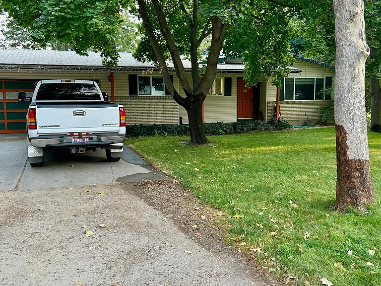 W La Hontan Dr — Photo 1