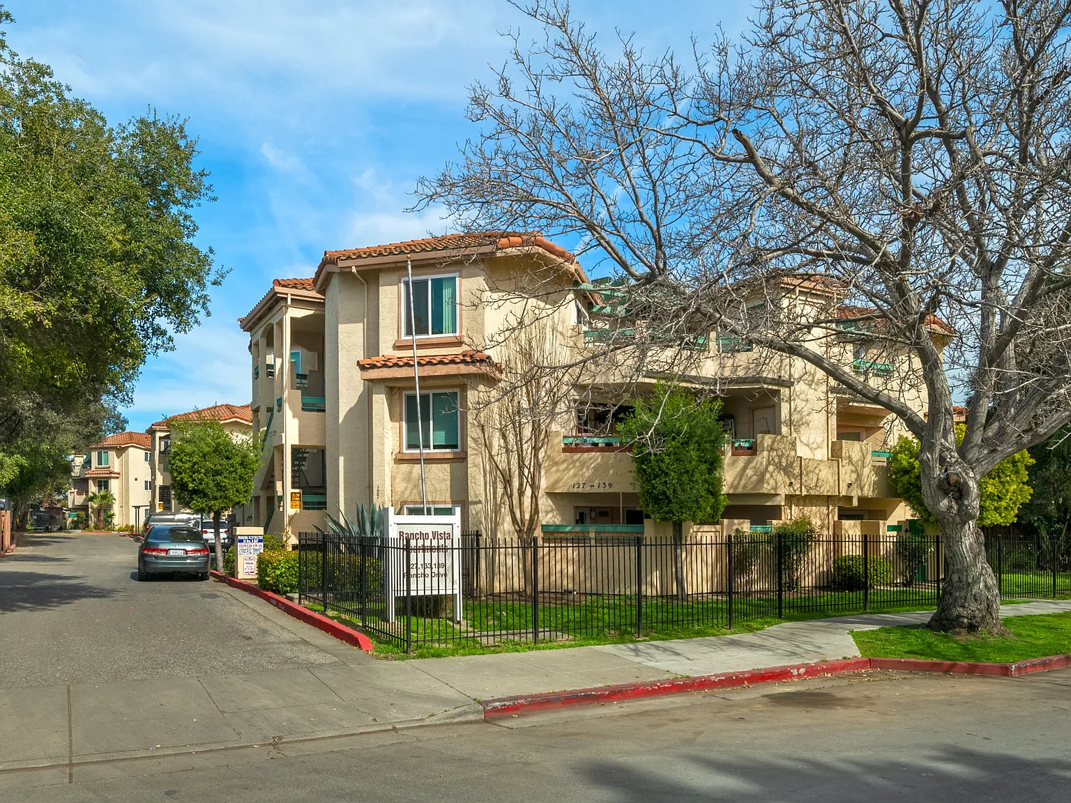 Monterey Valley Apartments — Photo 1