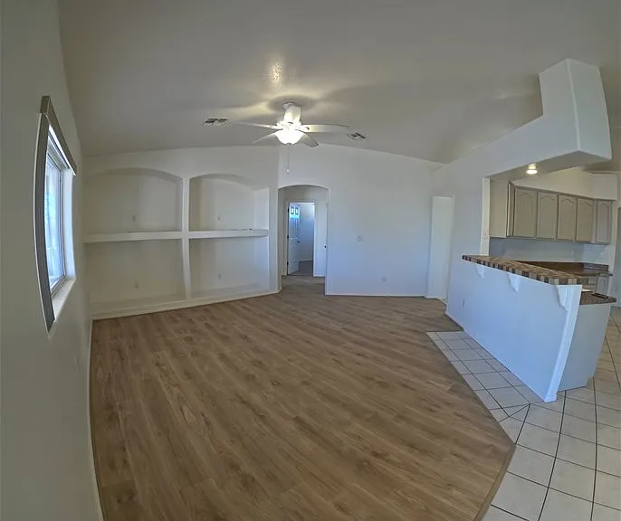 2112 E Desert Lakes Dr — Photo 7