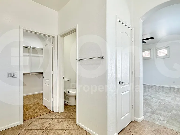 1613 S 174th Ln — Photo 12