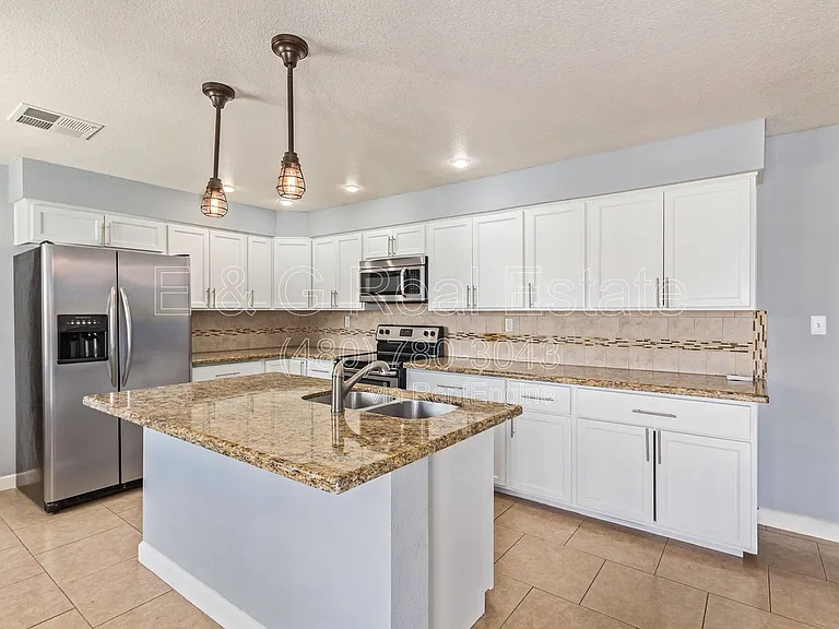1881 E Palmcroft Dr — Photo 8