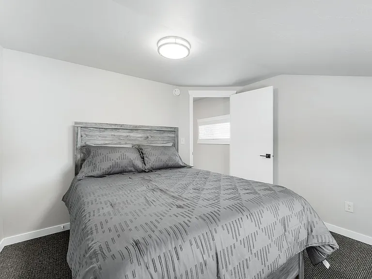 1205 S 7th Ave — Photo 28