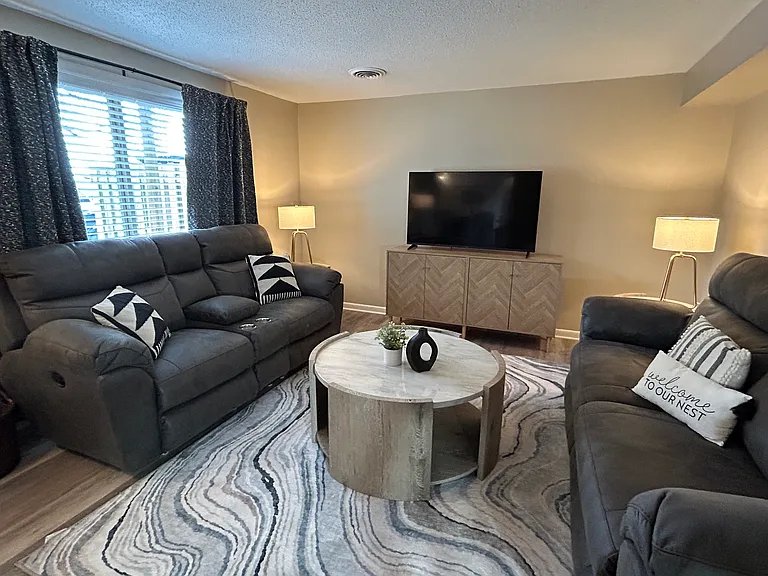 917 Davis Blvd #4 — Photo 2