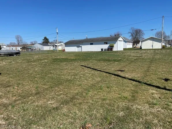 611 Oxford Ave, Newcomerstown, OH 43832