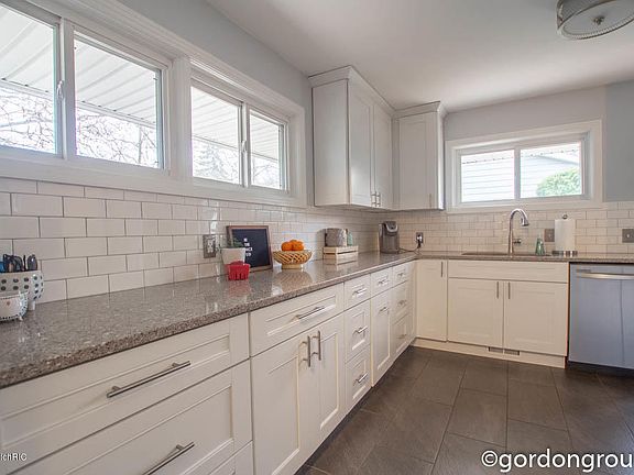 3rd image of 2646 Albert Dr SE