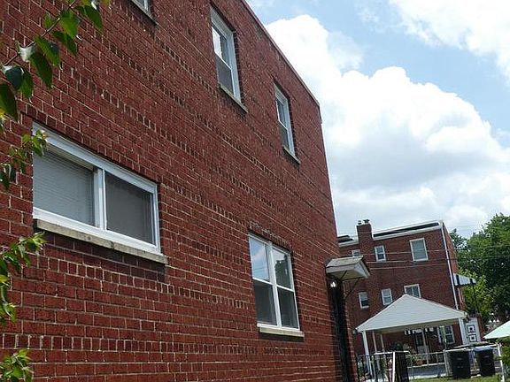 5th image of 425 Kennedy St NE
