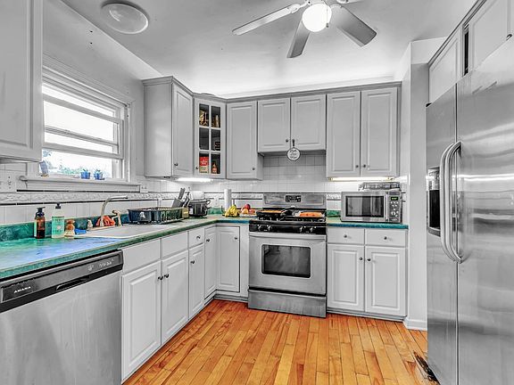 5th image of 206 E Hazeltine Ave